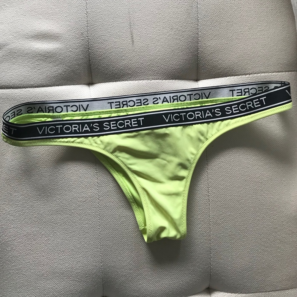 VS bikini bottom size M